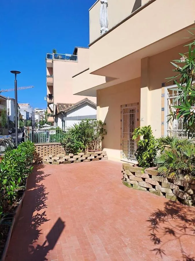 Casa Al Mare Con Parcheggio Coperto Privato Apartment Cattolica
